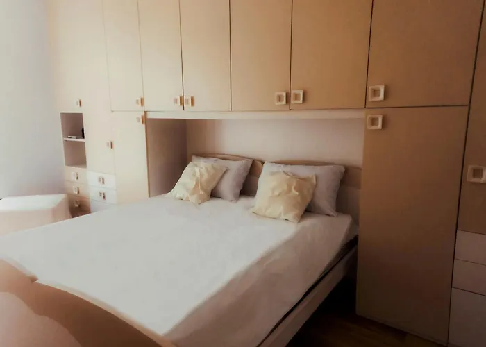 Prestigioso Appartamento In Zona Tortona - Solari